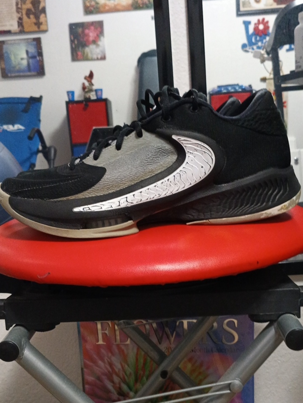 Nike Men's Black, Gray and White Low-Top Athletic Shoes